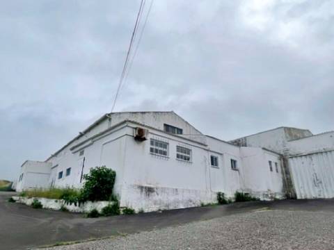 VENDA de PRÉDIO com 2 EDIFÍCIOS e 1 ARMAZÉM - Praia da Vitória, Ilha Terceira, Açores