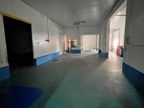 VENDA de PRÉDIO com 2 EDIFÍCIOS e 1 ARMAZÉM - Praia da Vitória, Ilha Terceira, Açores