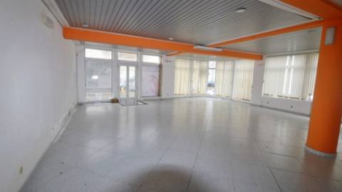 AMPLO EDIFÍCIO para VENDA com ÁREA COMERCIAL, ARMAZÉM e 9 APARTAMENTOS - Ponta Delgada, Ilha de São Miguel, Açores