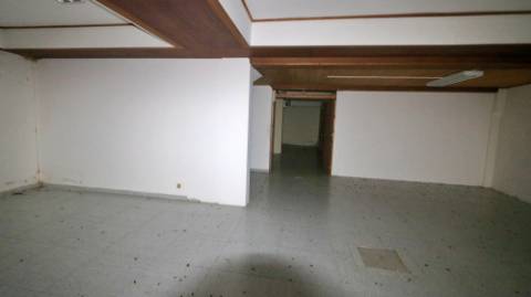 AMPLO EDIFÍCIO para VENDA com ÁREA COMERCIAL, ARMAZÉM e 9 APARTAMENTOS - Ponta Delgada, Ilha de São Miguel, Açores