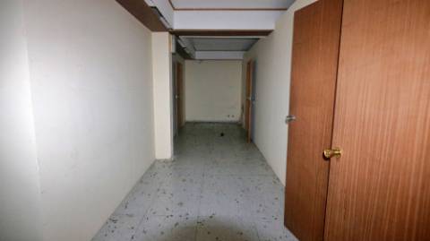 AMPLO EDIFÍCIO para VENDA com ÁREA COMERCIAL, ARMAZÉM e 9 APARTAMENTOS - Ponta Delgada, Ilha de São Miguel, Açores