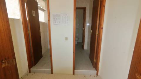 AMPLO EDIFÍCIO para VENDA com ÁREA COMERCIAL, ARMAZÉM e 9 APARTAMENTOS - Ponta Delgada, Ilha de São Miguel, Açores