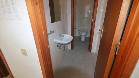 AMPLO EDIFÍCIO para VENDA com ÁREA COMERCIAL, ARMAZÉM e 9 APARTAMENTOS - Ponta Delgada, Ilha de São Miguel, Açores