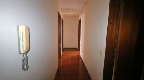 AMPLO EDIFÍCIO para VENDA com ÁREA COMERCIAL, ARMAZÉM e 9 APARTAMENTOS - Ponta Delgada, Ilha de São Miguel, Açores