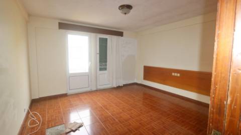 AMPLO EDIFÍCIO para VENDA com ÁREA COMERCIAL, ARMAZÉM e 9 APARTAMENTOS - Ponta Delgada, Ilha de São Miguel, Açores