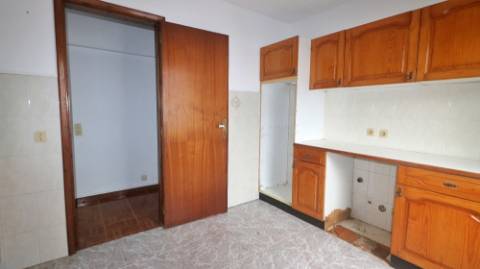 AMPLO EDIFÍCIO para VENDA com ÁREA COMERCIAL, ARMAZÉM e 9 APARTAMENTOS - Ponta Delgada, Ilha de São Miguel, Açores