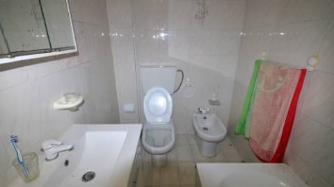 AMPLO EDIFÍCIO para VENDA com ÁREA COMERCIAL, ARMAZÉM e 9 APARTAMENTOS - Ponta Delgada, Ilha de São Miguel, Açores