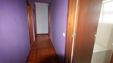 AMPLO EDIFÍCIO para VENDA com ÁREA COMERCIAL, ARMAZÉM e 9 APARTAMENTOS - Ponta Delgada, Ilha de São Miguel, Açores