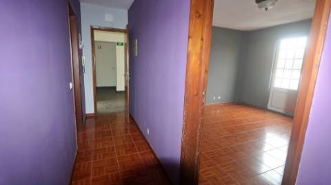 AMPLO EDIFÍCIO para VENDA com ÁREA COMERCIAL, ARMAZÉM e 9 APARTAMENTOS - Ponta Delgada, Ilha de São Miguel, Açores