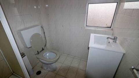 AMPLO EDIFÍCIO para VENDA com ÁREA COMERCIAL, ARMAZÉM e 9 APARTAMENTOS - Ponta Delgada, Ilha de São Miguel, Açores