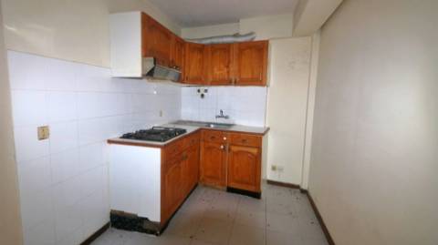 AMPLO EDIFÍCIO para VENDA com ÁREA COMERCIAL, ARMAZÉM e 9 APARTAMENTOS - Ponta Delgada, Ilha de São Miguel, Açores