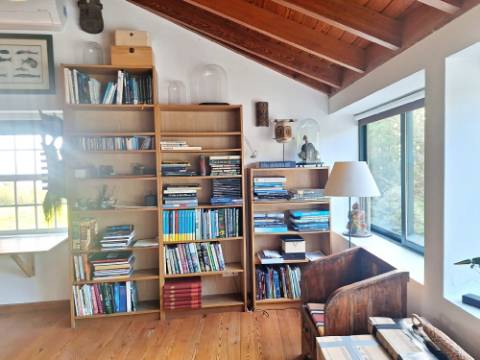 VENDA de AMPLA MORADIA ISOLADA com VASTO JARDIM e TERRENO - Horta, Ilha do Faial, Açores