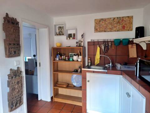 VENDA de AMPLA MORADIA ISOLADA com VASTO JARDIM e TERRENO - Horta, Ilha do Faial, Açores