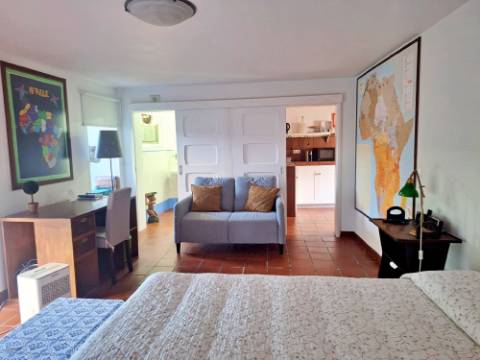 VENDA de AMPLA MORADIA ISOLADA com VASTO JARDIM e TERRENO - Horta, Ilha do Faial, Açores