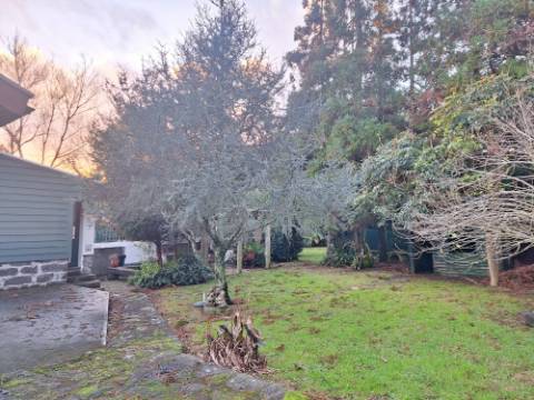VENDA de AMPLA MORADIA ISOLADA com VASTO JARDIM e TERRENO - Horta, Ilha do Faial, Açores