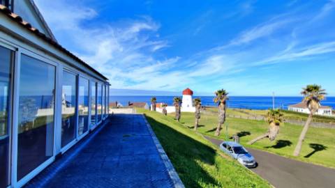 VENDA de VIVENDA - MORADIA à beira-mar, com AMPLO TERRENO, JARDIM e PISCINA - Mosteiros, Ponta Delgada, São Miguel, Açores