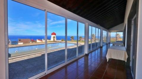 VENDA de VIVENDA - MORADIA à beira-mar, com AMPLO TERRENO, JARDIM e PISCINA - Mosteiros, Ponta Delgada, São Miguel, Açores