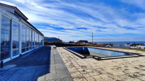 VENDA de VIVENDA - MORADIA à beira-mar, com AMPLO TERRENO, JARDIM e PISCINA - Mosteiros, Ponta Delgada, São Miguel, Açores