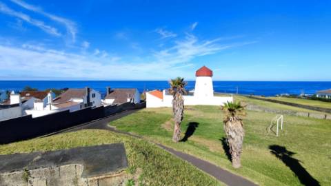 VENDA de VIVENDA - MORADIA à beira-mar, com AMPLO TERRENO, JARDIM e PISCINA - Mosteiros, Ponta Delgada, São Miguel, Açores