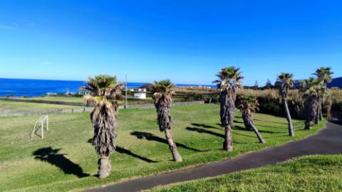 VENDA de VIVENDA - MORADIA à beira-mar, com AMPLO TERRENO, JARDIM e PISCINA - Mosteiros, Ponta Delgada, São Miguel, Açores