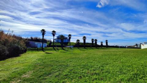 VENDA de VIVENDA - MORADIA à beira-mar, com AMPLO TERRENO, JARDIM e PISCINA - Mosteiros, Ponta Delgada, São Miguel, Açores