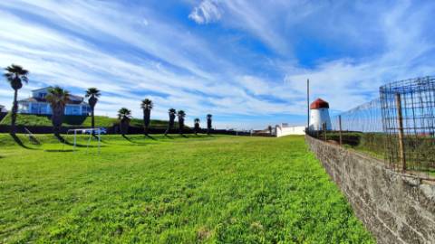 VENDA de VIVENDA - MORADIA à beira-mar, com AMPLO TERRENO, JARDIM e PISCINA - Mosteiros, Ponta Delgada, São Miguel, Açores