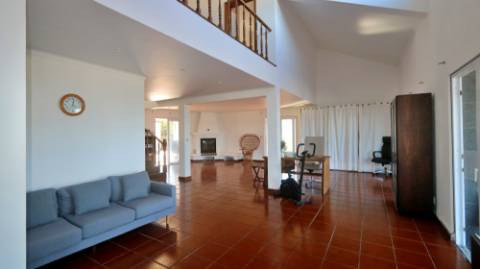 VENDA de VIVENDA - MORADIA à beira-mar, com AMPLO TERRENO, JARDIM e PISCINA - Mosteiros, Ponta Delgada, São Miguel, Açores