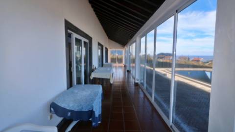 VENDA de VIVENDA - MORADIA à beira-mar, com AMPLO TERRENO, JARDIM e PISCINA - Mosteiros, Ponta Delgada, São Miguel, Açores