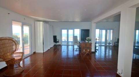 VENDA de VIVENDA - MORADIA à beira-mar, com AMPLO TERRENO, JARDIM e PISCINA - Mosteiros, Ponta Delgada, São Miguel, Açores