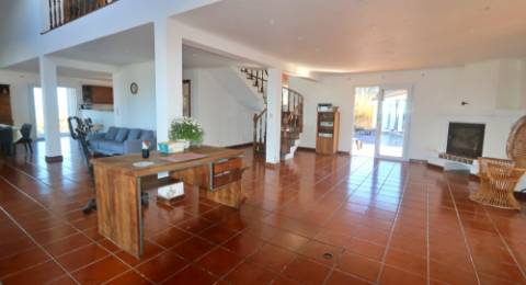 VENDA de VIVENDA - MORADIA à beira-mar, com AMPLO TERRENO, JARDIM e PISCINA - Mosteiros, Ponta Delgada, São Miguel, Açores