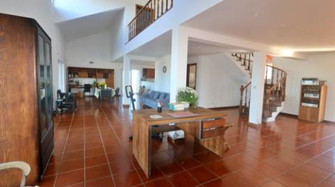 VENDA de VIVENDA - MORADIA à beira-mar, com AMPLO TERRENO, JARDIM e PISCINA - Mosteiros, Ponta Delgada, São Miguel, Açores