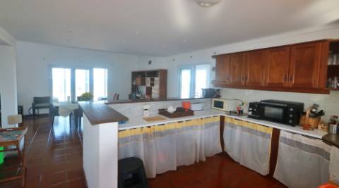 VENDA de VIVENDA - MORADIA à beira-mar, com AMPLO TERRENO, JARDIM e PISCINA - Mosteiros, Ponta Delgada, São Miguel, Açores