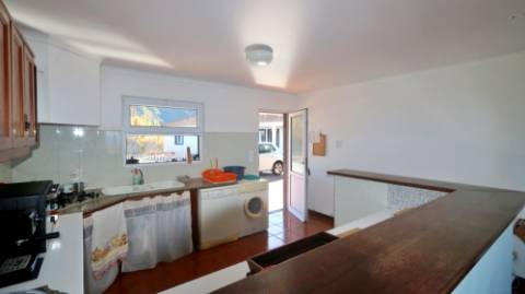 VENDA de VIVENDA - MORADIA à beira-mar, com AMPLO TERRENO, JARDIM e PISCINA - Mosteiros, Ponta Delgada, São Miguel, Açores