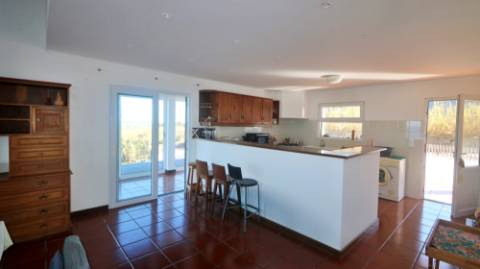 VENDA de VIVENDA - MORADIA à beira-mar, com AMPLO TERRENO, JARDIM e PISCINA - Mosteiros, Ponta Delgada, São Miguel, Açores