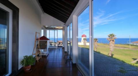 VENDA de VIVENDA - MORADIA à beira-mar, com AMPLO TERRENO, JARDIM e PISCINA - Mosteiros, Ponta Delgada, São Miguel, Açores