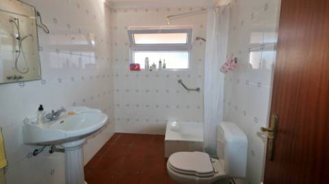 VENDA de VIVENDA - MORADIA à beira-mar, com AMPLO TERRENO, JARDIM e PISCINA - Mosteiros, Ponta Delgada, São Miguel, Açores