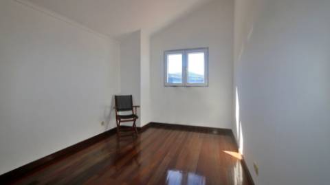 VENDA de VIVENDA - MORADIA à beira-mar, com AMPLO TERRENO, JARDIM e PISCINA - Mosteiros, Ponta Delgada, São Miguel, Açores