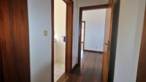 VENDA de VIVENDA - MORADIA à beira-mar, com AMPLO TERRENO, JARDIM e PISCINA - Mosteiros, Ponta Delgada, São Miguel, Açores