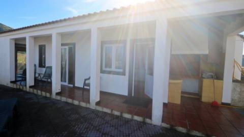 VENDA de VIVENDA - MORADIA à beira-mar, com AMPLO TERRENO, JARDIM e PISCINA - Mosteiros, Ponta Delgada, São Miguel, Açores