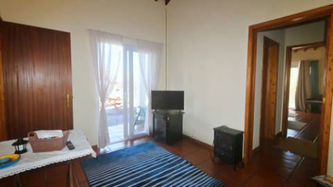 VENDA de VIVENDA - MORADIA à beira-mar, com AMPLO TERRENO, JARDIM e PISCINA - Mosteiros, Ponta Delgada, São Miguel, Açores