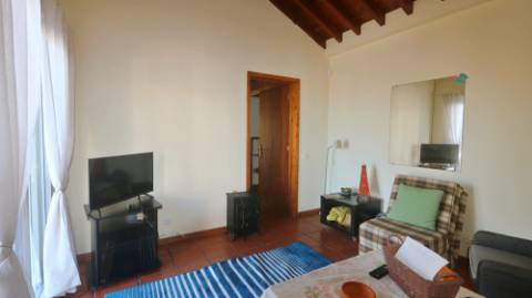 VENDA de VIVENDA - MORADIA à beira-mar, com AMPLO TERRENO, JARDIM e PISCINA - Mosteiros, Ponta Delgada, São Miguel, Açores