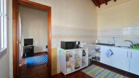 VENDA de VIVENDA - MORADIA à beira-mar, com AMPLO TERRENO, JARDIM e PISCINA - Mosteiros, Ponta Delgada, São Miguel, Açores