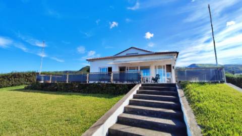 VENDA de VIVENDA - MORADIA à beira-mar, com AMPLO TERRENO, JARDIM e VISTA MAR - Mosteiros, Ponta Delgada, São Miguel, Açores