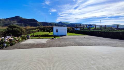 VENDA de VIVENDA - MORADIA à beira-mar, com AMPLO TERRENO, JARDIM e VISTA MAR - Mosteiros, Ponta Delgada, São Miguel, Açores