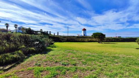 VENDA de VIVENDA - MORADIA à beira-mar, com AMPLO TERRENO, JARDIM e VISTA MAR - Mosteiros, Ponta Delgada, São Miguel, Açores