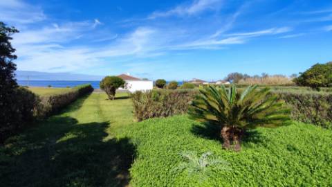 VENDA de VIVENDA - MORADIA à beira-mar, com AMPLO TERRENO, JARDIM e VISTA MAR - Mosteiros, Ponta Delgada, São Miguel, Açores