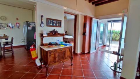 VENDA de VIVENDA - MORADIA à beira-mar, com AMPLO TERRENO, JARDIM e VISTA MAR - Mosteiros, Ponta Delgada, São Miguel, Açores