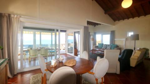 VENDA de VIVENDA - MORADIA à beira-mar, com AMPLO TERRENO, JARDIM e VISTA MAR - Mosteiros, Ponta Delgada, São Miguel, Açores