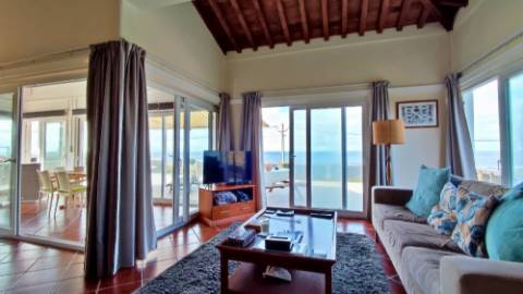 VENDA de VIVENDA - MORADIA à beira-mar, com AMPLO TERRENO, JARDIM e VISTA MAR - Mosteiros, Ponta Delgada, São Miguel, Açores