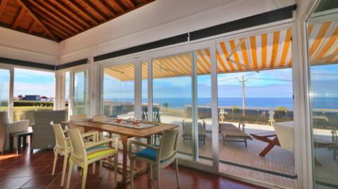 VENDA de VIVENDA - MORADIA à beira-mar, com AMPLO TERRENO, JARDIM e VISTA MAR - Mosteiros, Ponta Delgada, São Miguel, Açores